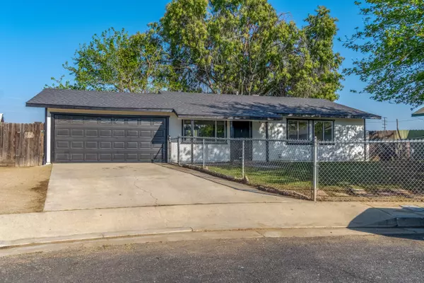 1032 Sherman Court, Lindsay, CA 93247