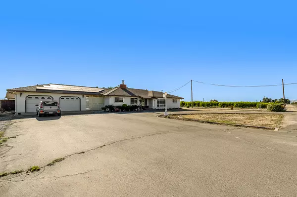 Dinuba, CA 93618,39747 Road 74