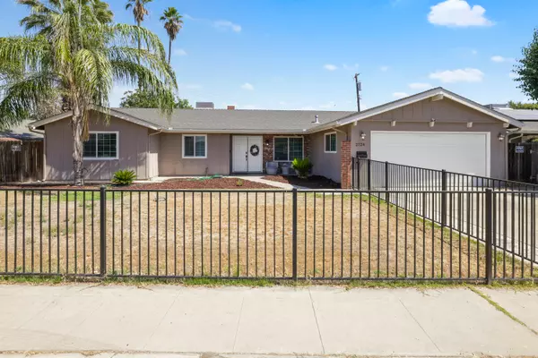 2724 W Country Avenue, Visalia, CA 93277