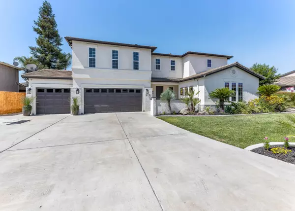 5721 W Sunnyview Avenue, Visalia, CA 93291