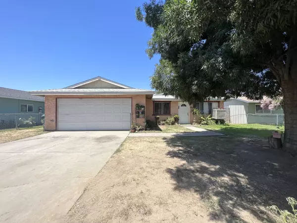 357 N Linnell Avenue, Farmersville, CA 93223