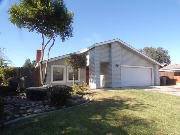 5418 W Laura Court, Visalia, CA 93277