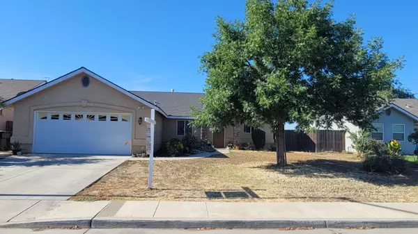 1892 E Lauren Avenue, Dinuba, CA 93618