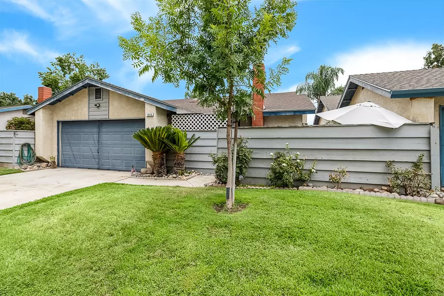 1914 E Meadowbrook Drive, Visalia, CA 93292