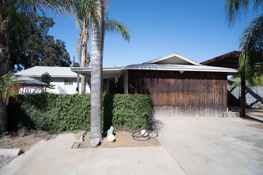 1325 N Linnell Avenue, Farmersville, CA 93223