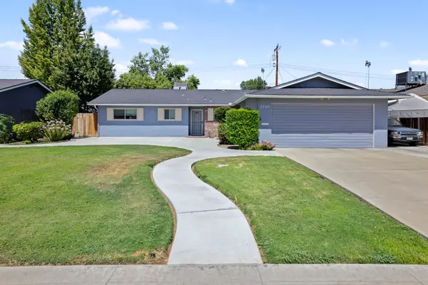 2704 W Evergreen Avenue, Visalia, CA 93277