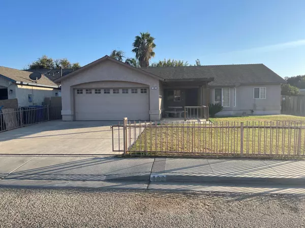 182 Exie Lane, Dinuba, CA 93618