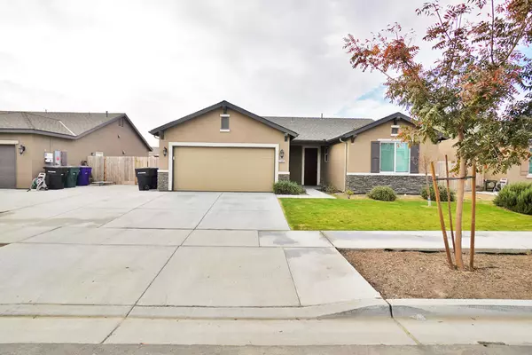 1595 Spring Crest Drive, Hanford, CA 93230