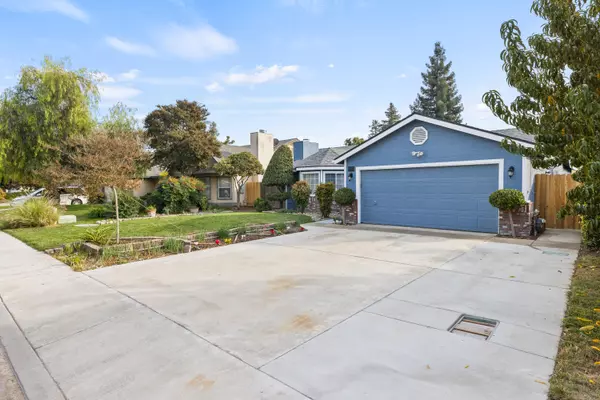 Visalia, CA 93277,6011 W Iris Court