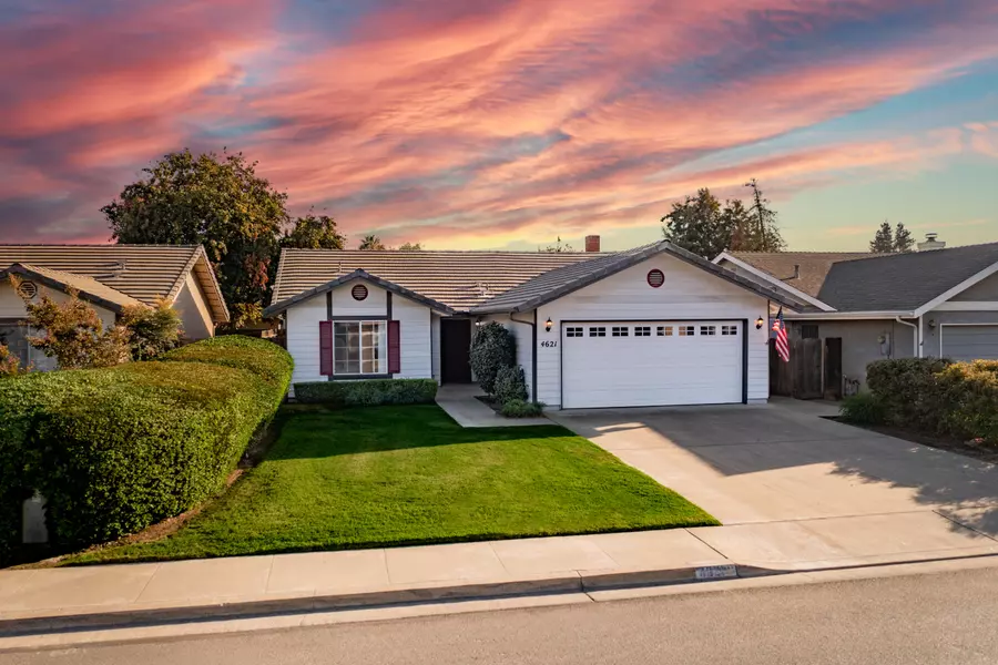 4621 W Iris Avenue, Visalia, CA 93277