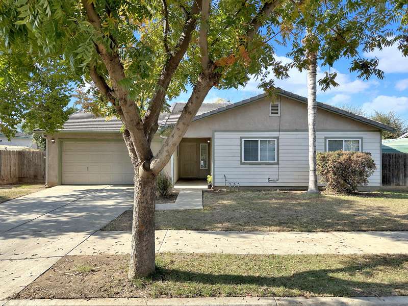 949 W Yale Avenue, Lindsay, CA 93247