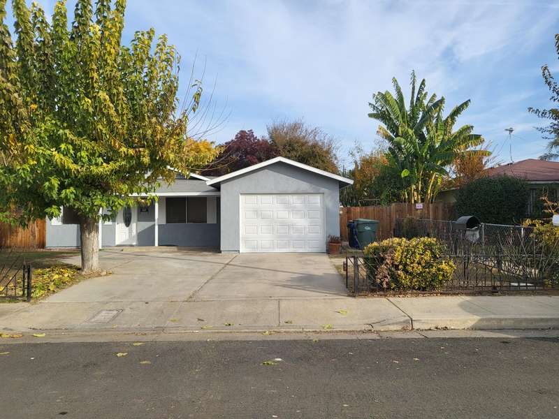 246 Orangewood Avenue, Lindsay, CA 93247