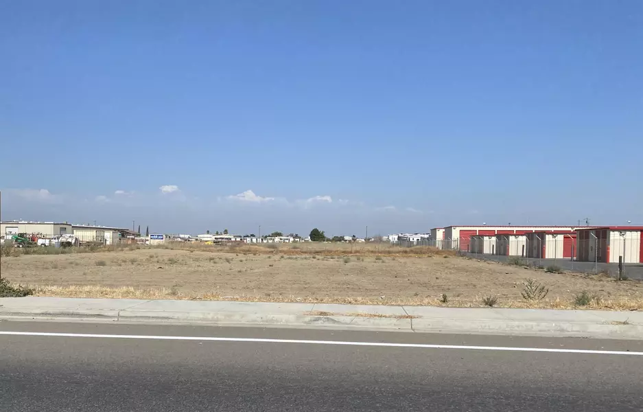 1152 N Plaza Drive, Visalia, CA 93291