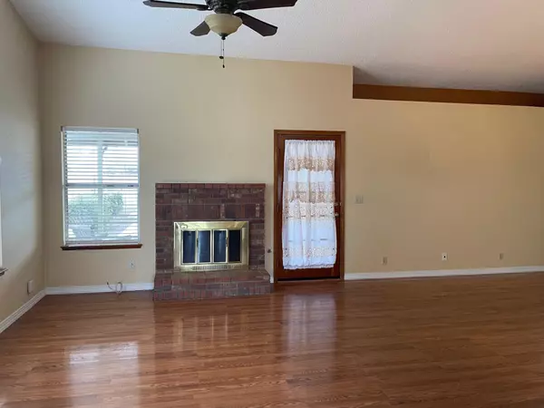 Visalia, CA 93277,5214 W Iris Court