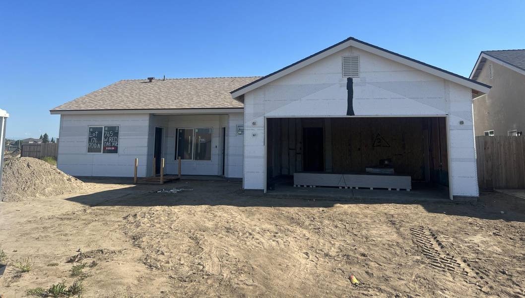 765 W Red Oak N Avenue, Porterville, CA 93257