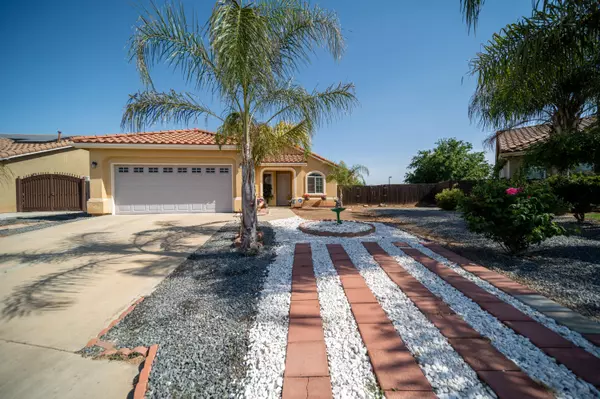 1452 Serna Avenue, Orange Cove, CA 93646