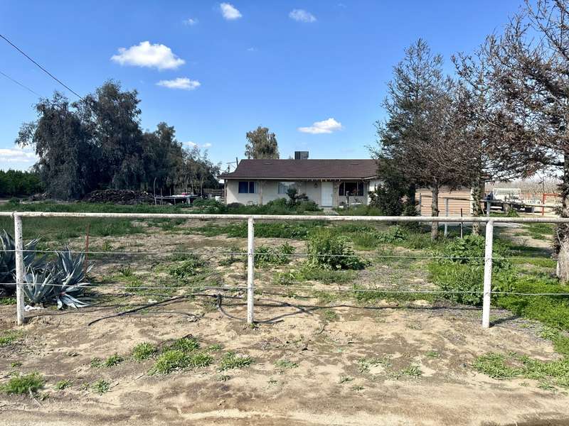 446 Wright Avenue, Pixley, CA 93256