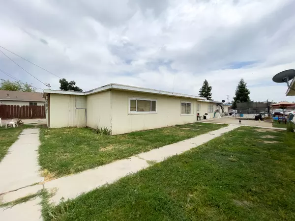 738 E Larry Street, Farmersville, CA 93223