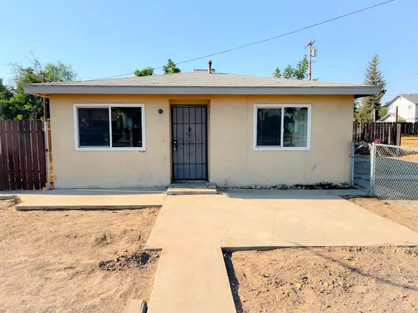 312 W Visalia Road, Farmersville, CA 93223