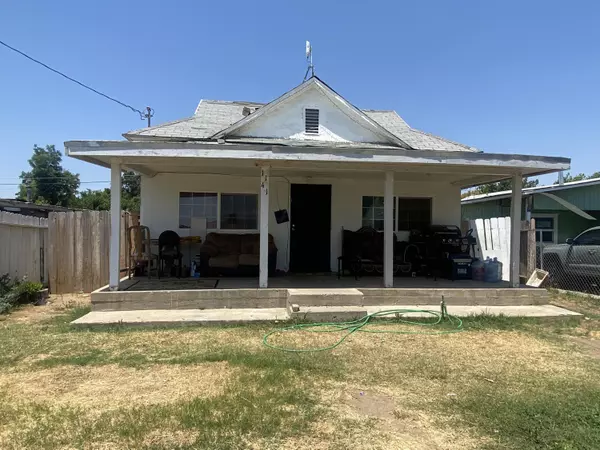 1141 E Golden Way Way, Dinuba, CA 93618