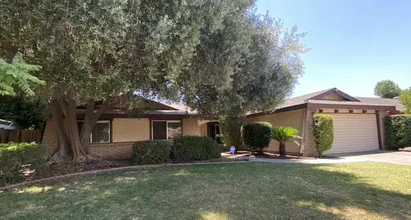 3227 W Sunnyside Court, Visalia, CA 93277