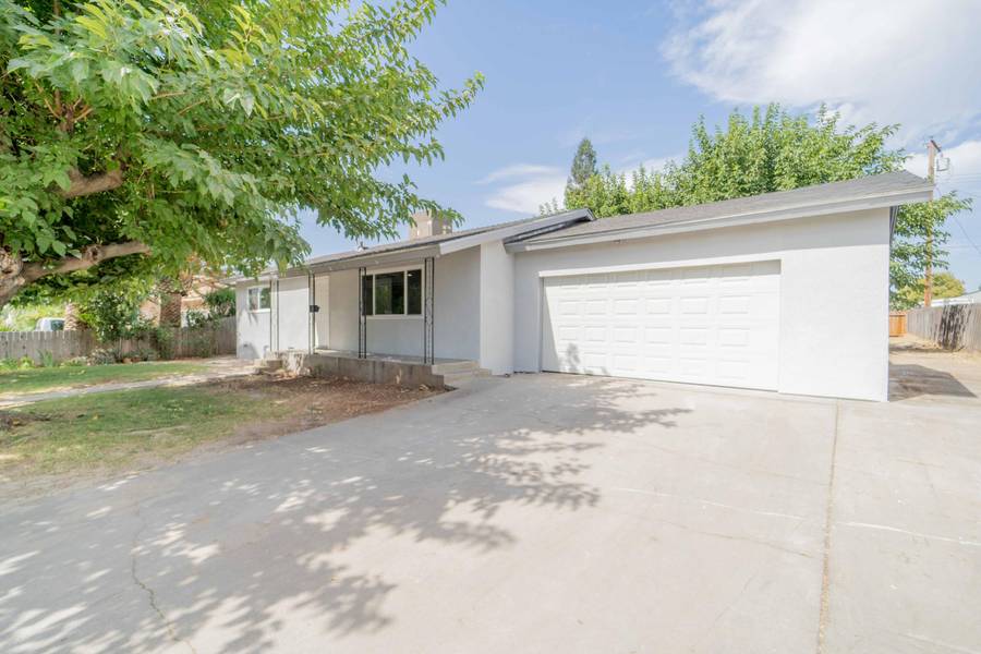 627 N Palm Street, Woodlake, CA 93286