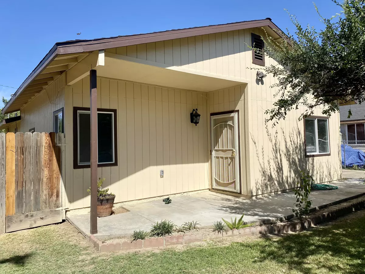 Woodlake, CA 93286,865 N Cypress Street