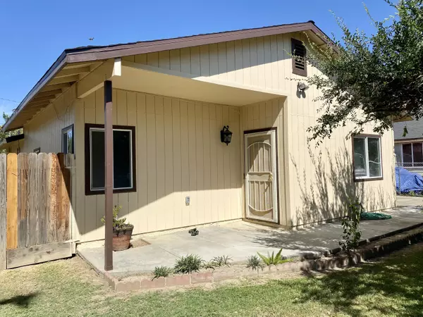 865 N Cypress Street, Woodlake, CA 93286