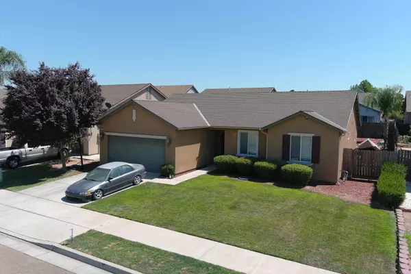 1146 Rosemary Avenue, Dinuba, CA 93618