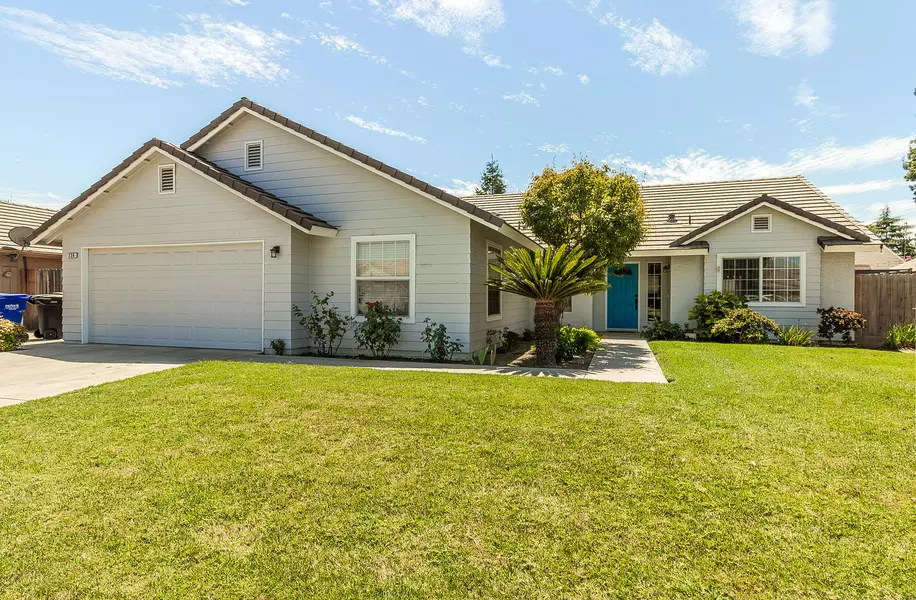 336 E Ramblewood Drive, Dinuba, CA 93618