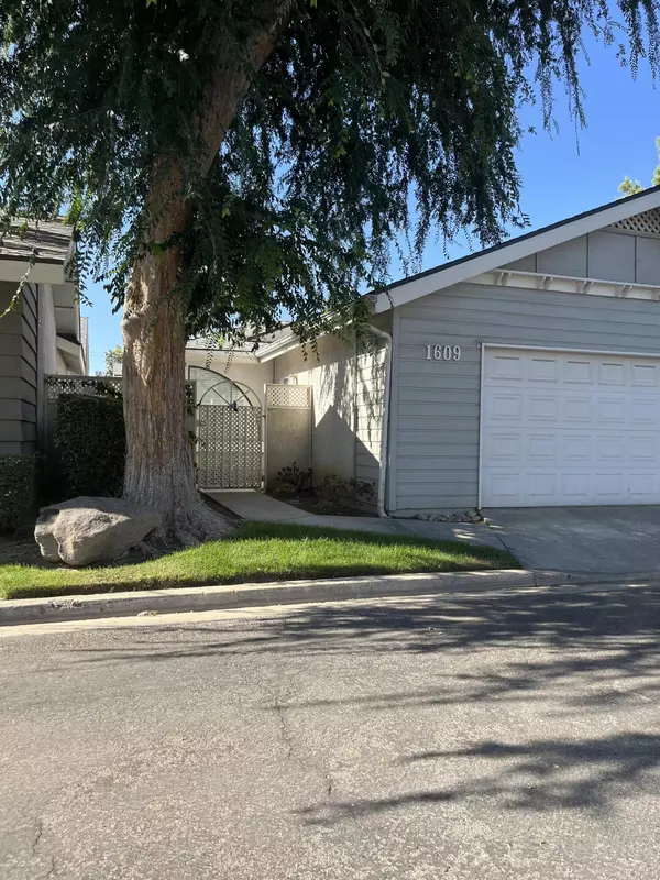 1609 E Vassar Drive, Visalia, CA 93292