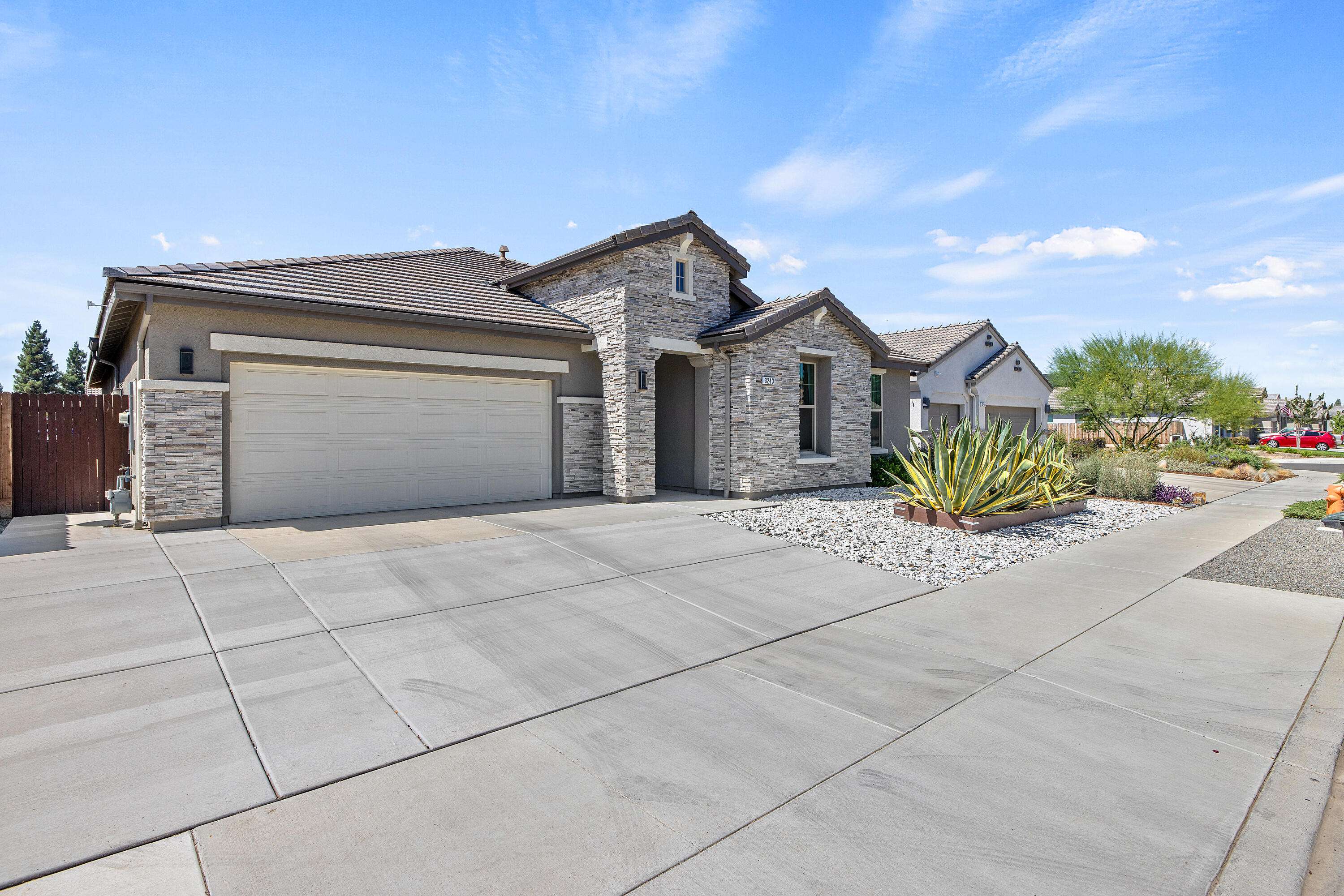 3243 S Kennedy Street, Visalia, CA 93292