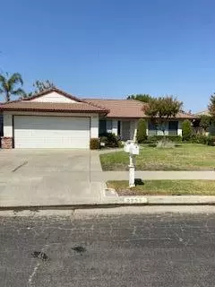 2721 W Pinewood Drive, Madera, CA 93637