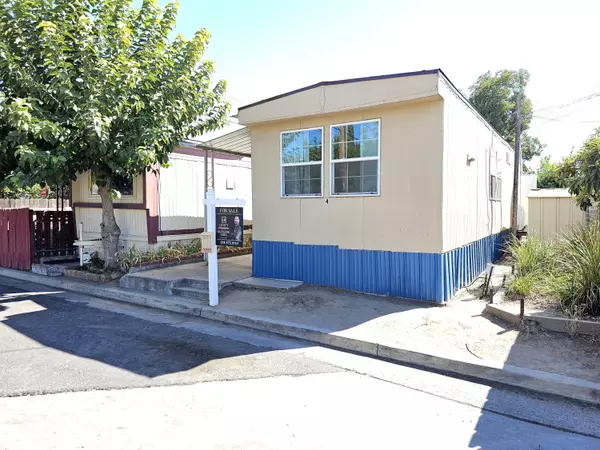 380 N Whitney Avenue #4, Dinuba, CA 93618