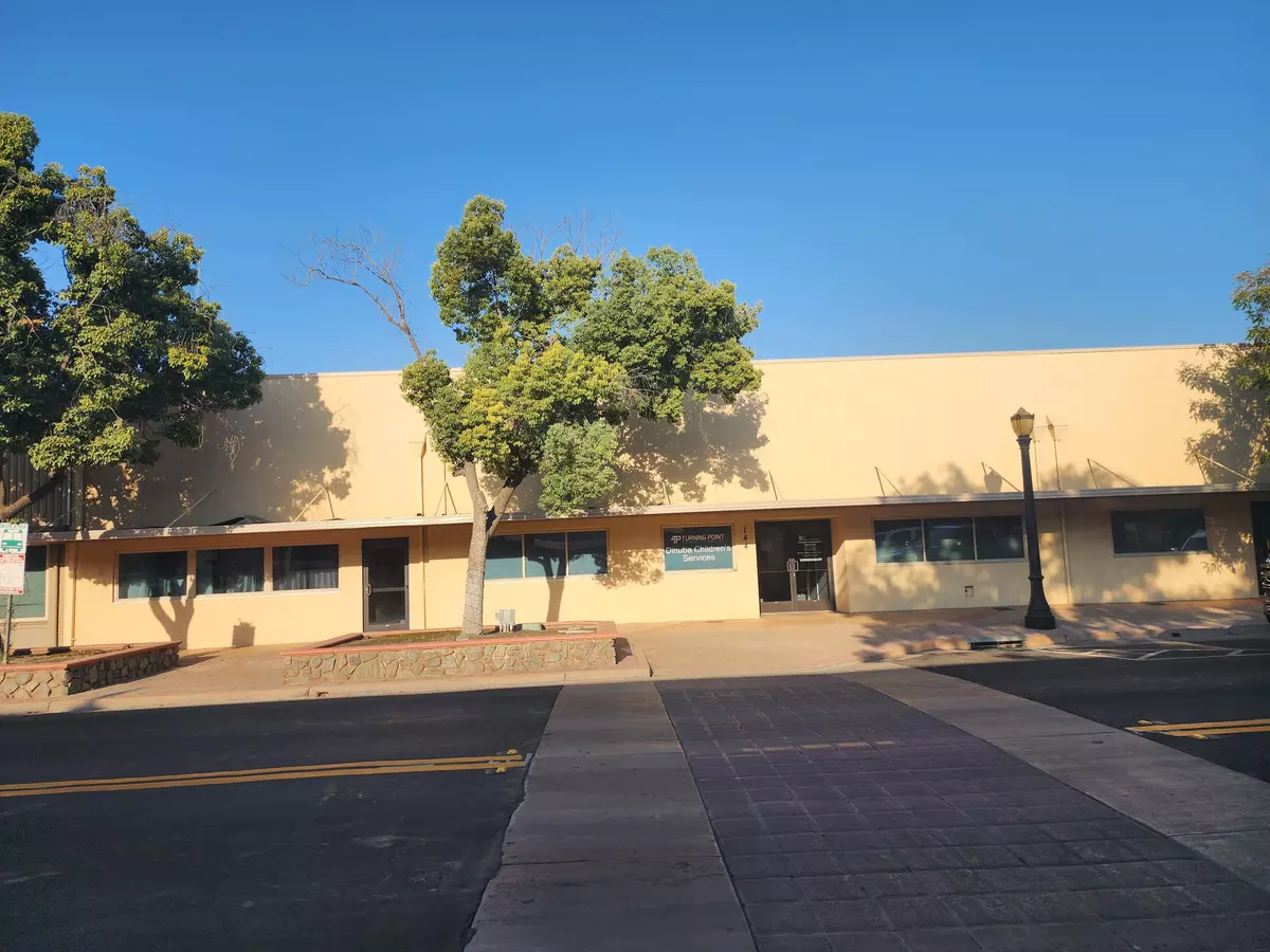 Dinuba, CA 93618,144 S L Street