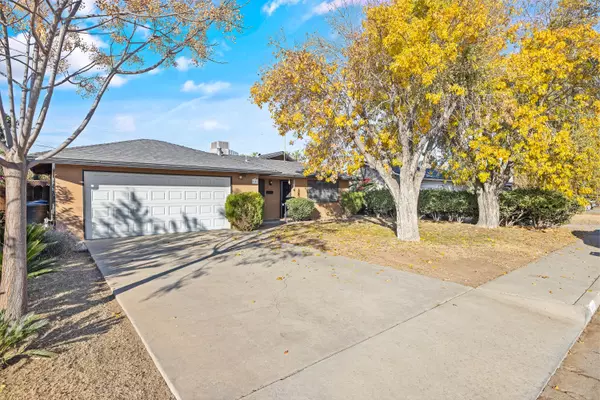 359 S Gloria Avenue, Dinuba, CA 93618