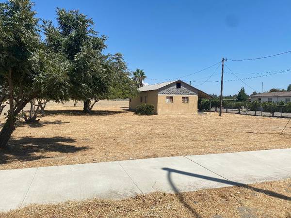 144 S Neeley NW Street, Visalia, CA 93291