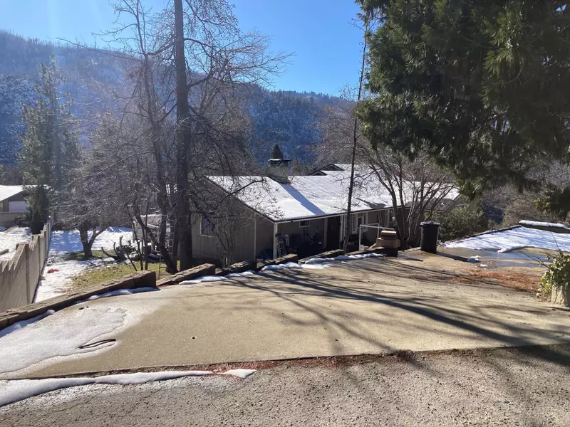 305 John Lewis Drive, Springville, CA 93265