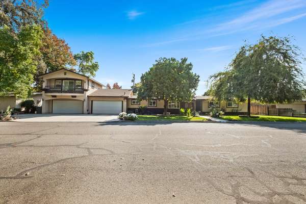 1429 W Laurel Avenue, Visalia, CA 93277