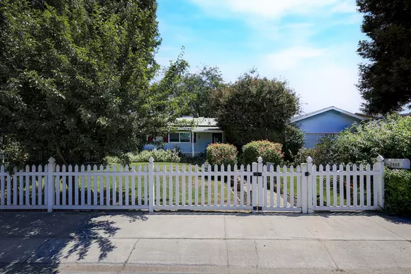 2848 S Martin Street, Visalia, CA 93277