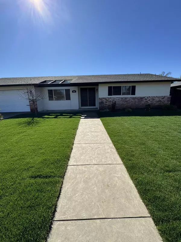 596 E Bel Aire Drive, Dinuba, CA 93618