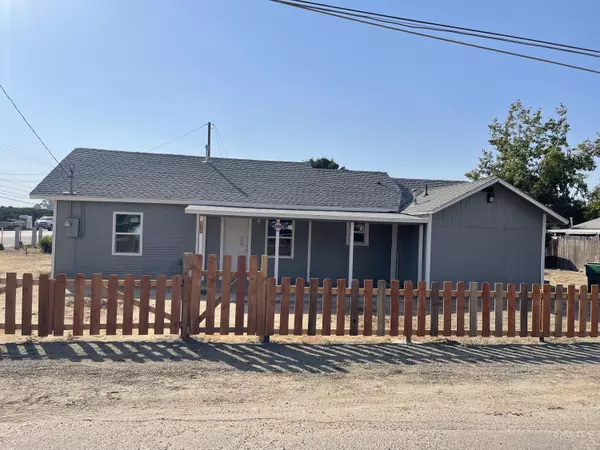 15692 Avenue 328, Ivanhoe, CA 93235