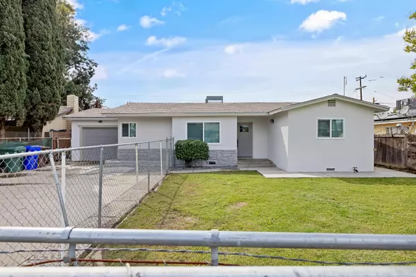 453 N Magnolia Avenue, Farmersville, CA 93223