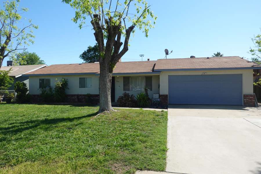 820 Page Avenue, Lindsay, CA 93247