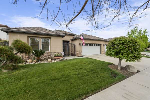 3306 S Thomas Street,  Visalia,  CA 93292