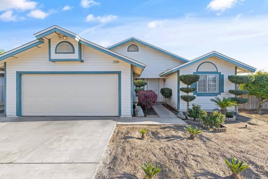 12329 Twin Peaks Avenue, Orosi, CA 93647