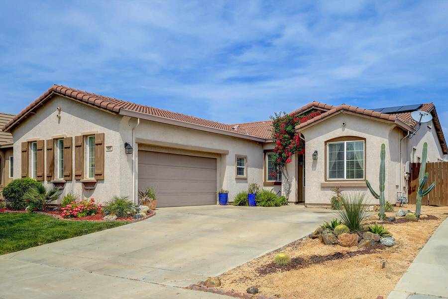 3350 W Stewart Avenue, Visalia, CA 93291