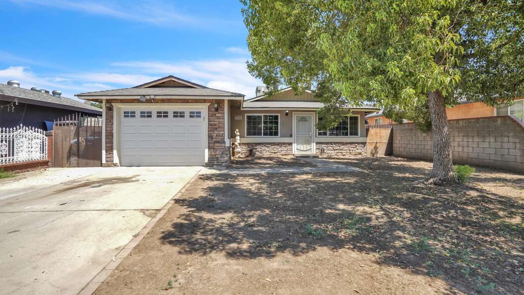 184 N Brundage Avenue, Farmersville, CA 93223