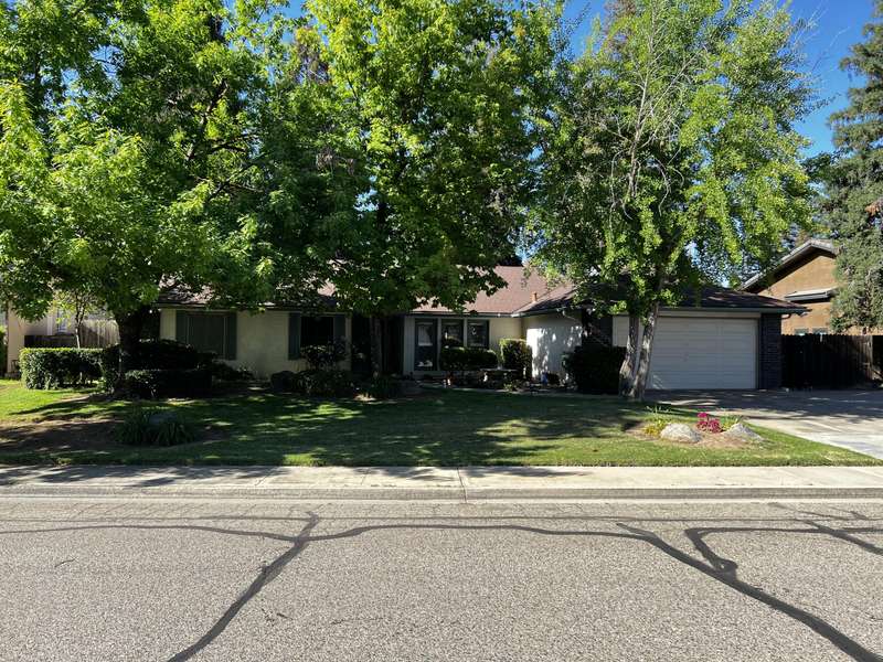 3142 E Grove Avenue, Visalia, CA 93292