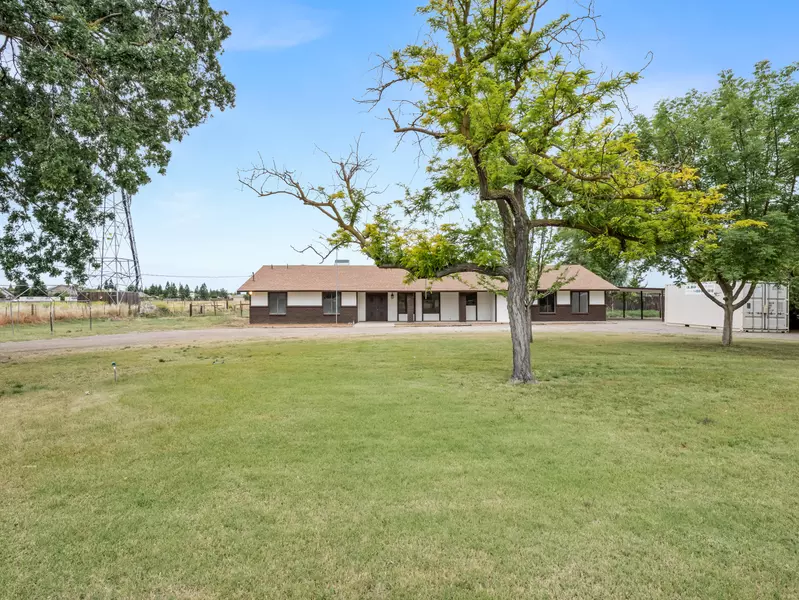 6241 N Locan Avenue, Clovis, CA 93619